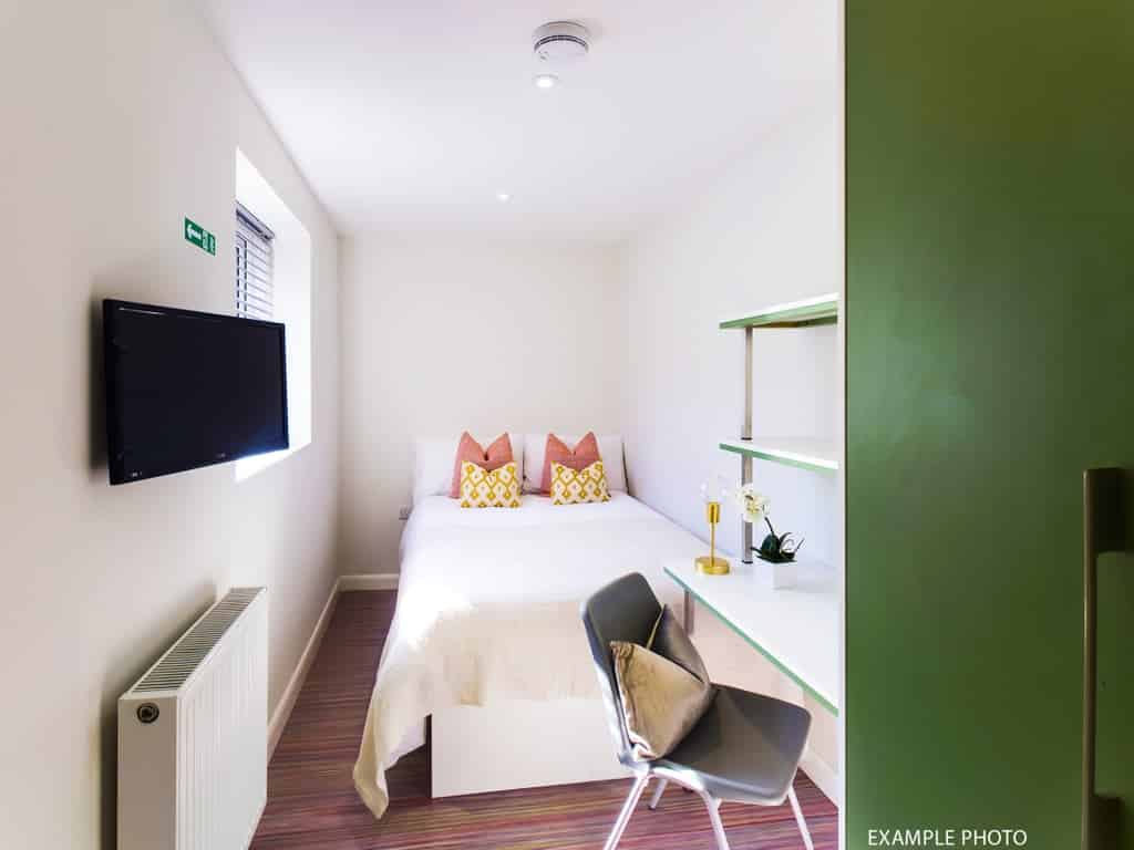 4 Bed Flat - Bedroom?w=400&h=260&fit=crop&q=40&auto=format&trim=auto