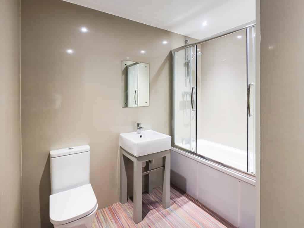 4 Bed Flat - Bedroom?w=400&h=260&fit=crop&q=40&auto=format&trim=auto