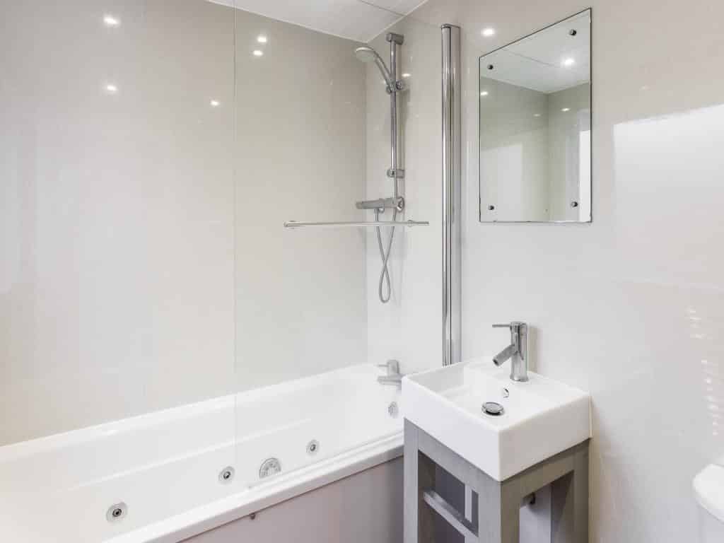 Bedroom 5 - Bedroom?w=400&h=260&fit=crop&q=40&auto=format&trim=auto