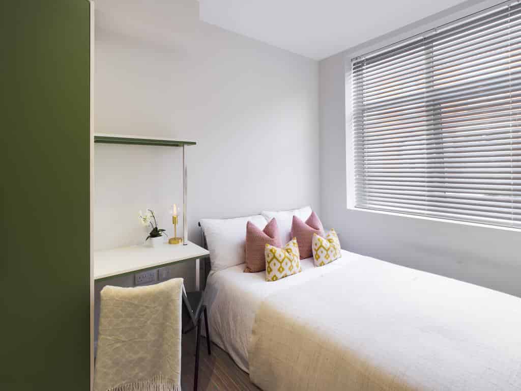 4 Bedroom 1 Bathroom - Bathroom?w=400&h=260&fit=crop&q=40&auto=format&trim=auto