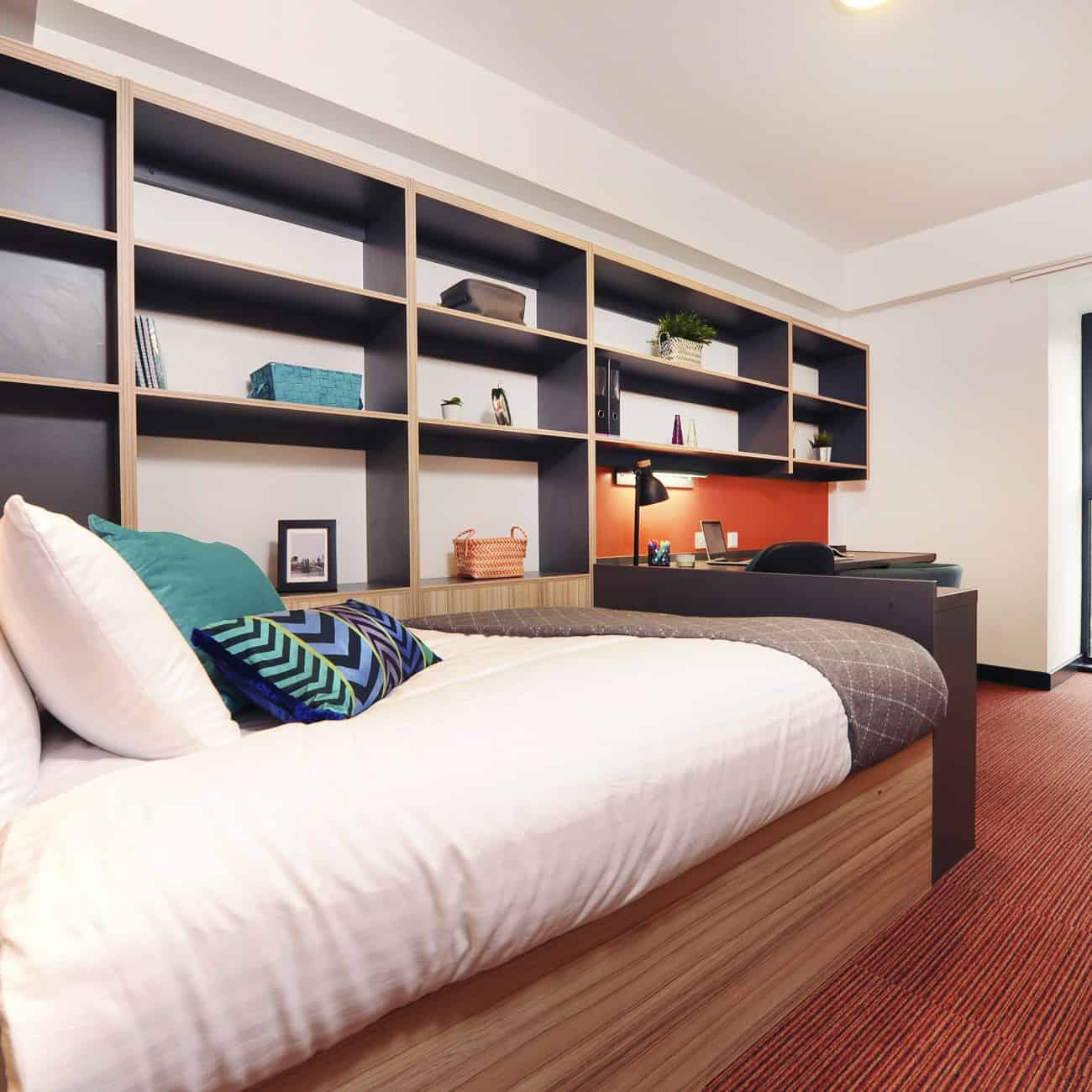 Common Area?w=400&h=260&fit=crop&q=40&auto=format&trim=auto