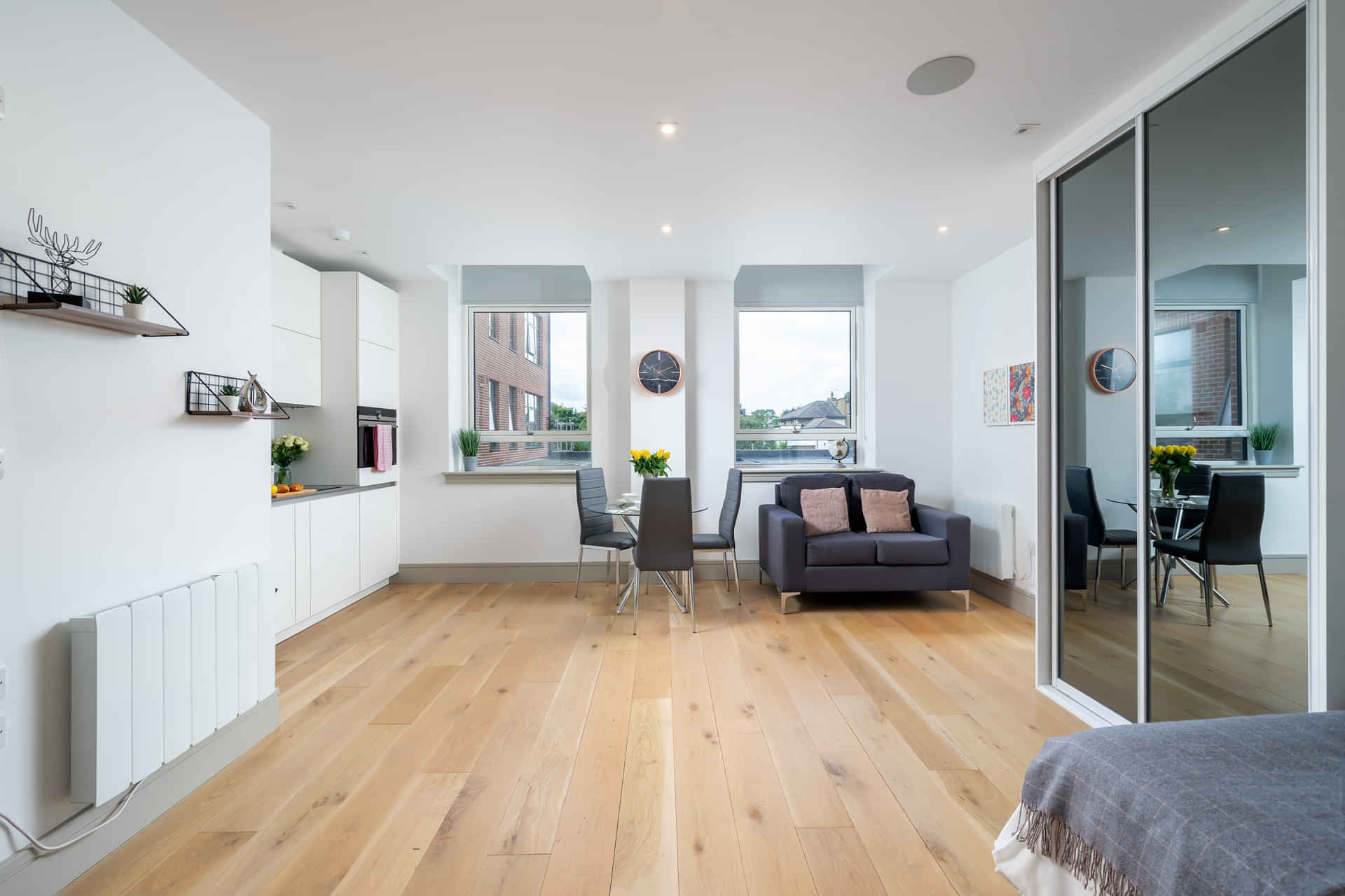 Studio - Bathroom?w=400&h=260&fit=crop&q=40&auto=format&trim=auto