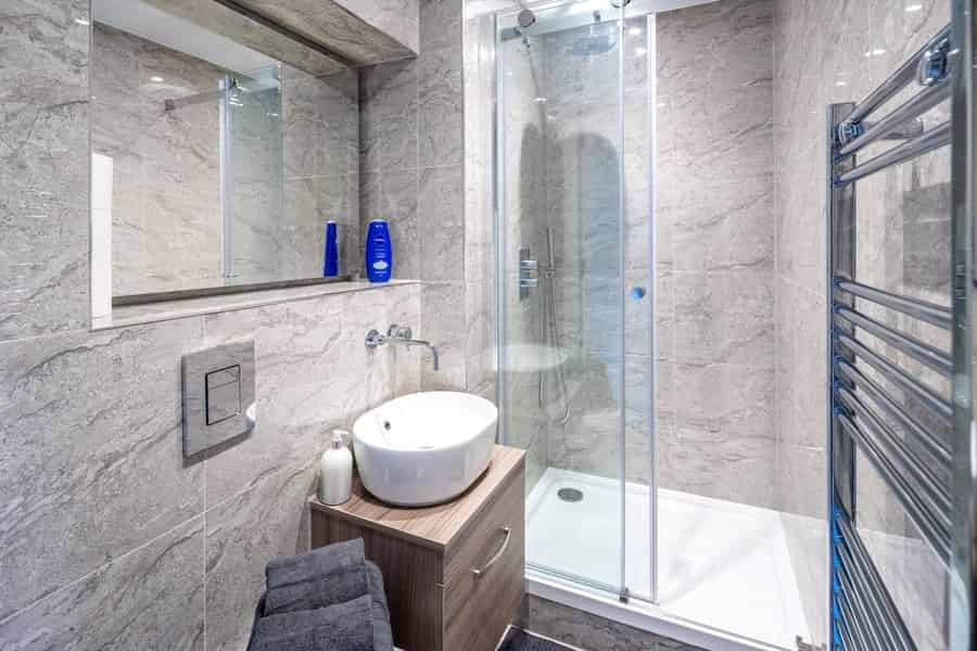 2 Bedroom Apartment, Abbott House, Abbey View, St Albans AL1 2QU (Flat 1) - London, England, United Kingdom - 2 Bedroom Apartment - Bathroom