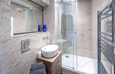 2 Bedroom Apartment, Abbott House, Abbey View, St Albans AL1 2QU (Flat 1) - London, England, United Kingdom - 2 Bedroom Apartment - Bathroom