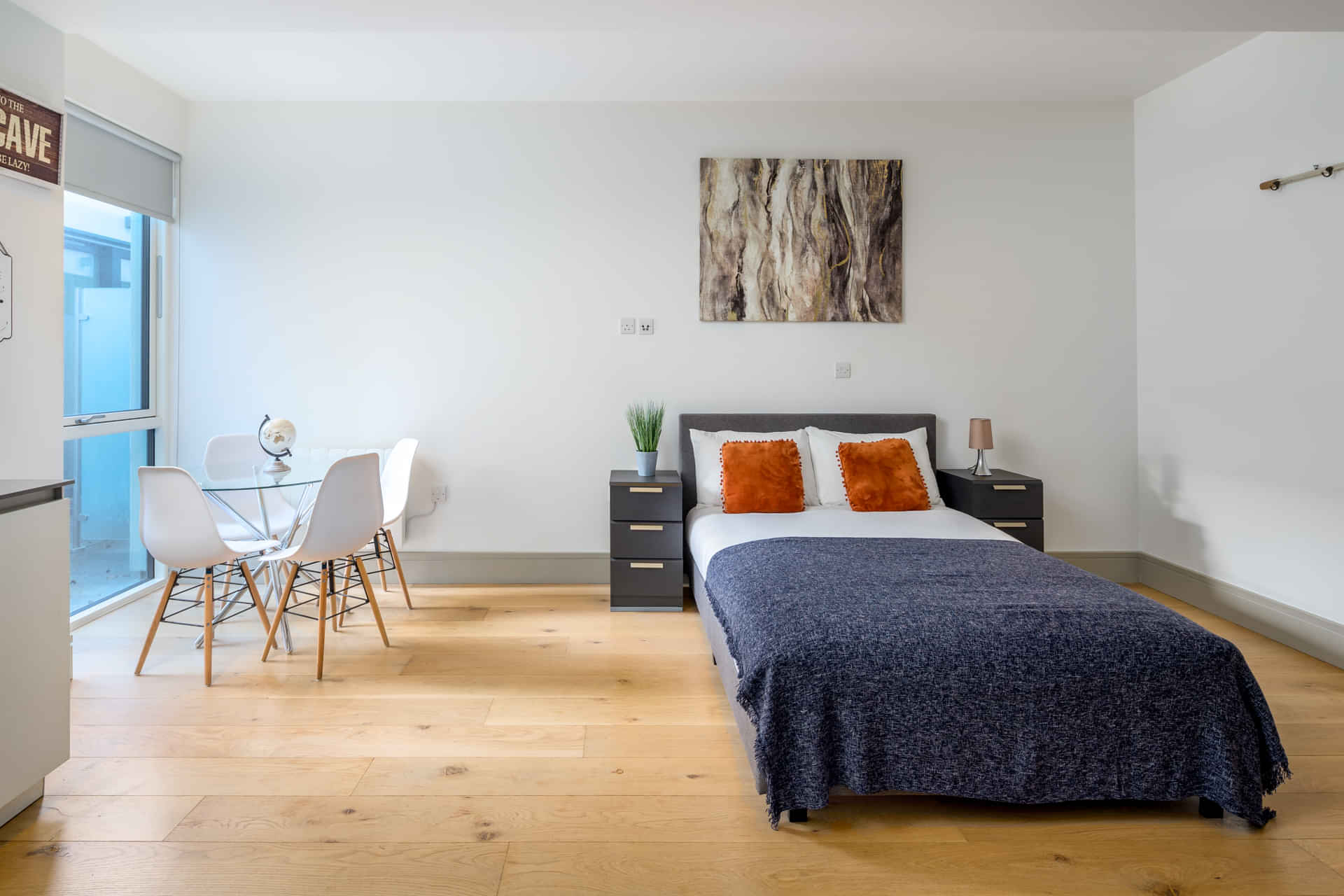 Studio Flat - Bedroom?w=400&h=260&fit=crop&q=40&auto=format&trim=auto