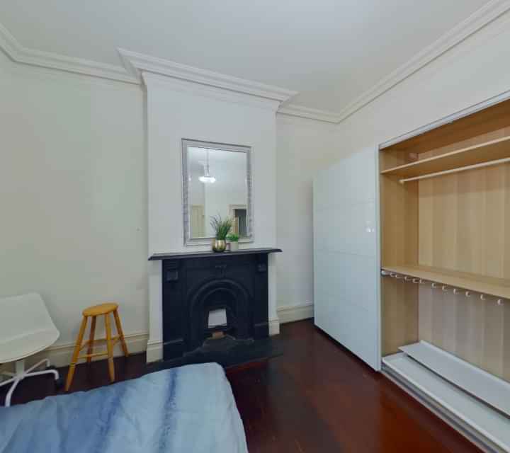 Exterior?w=400&h=260&fit=crop&q=40&auto=format&trim=auto