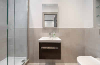 Studio Apartment, 69 Lawrence Road, London N15 4FZ (Studio 5) - London, England, United Kingdom - Studio - Bathroom
