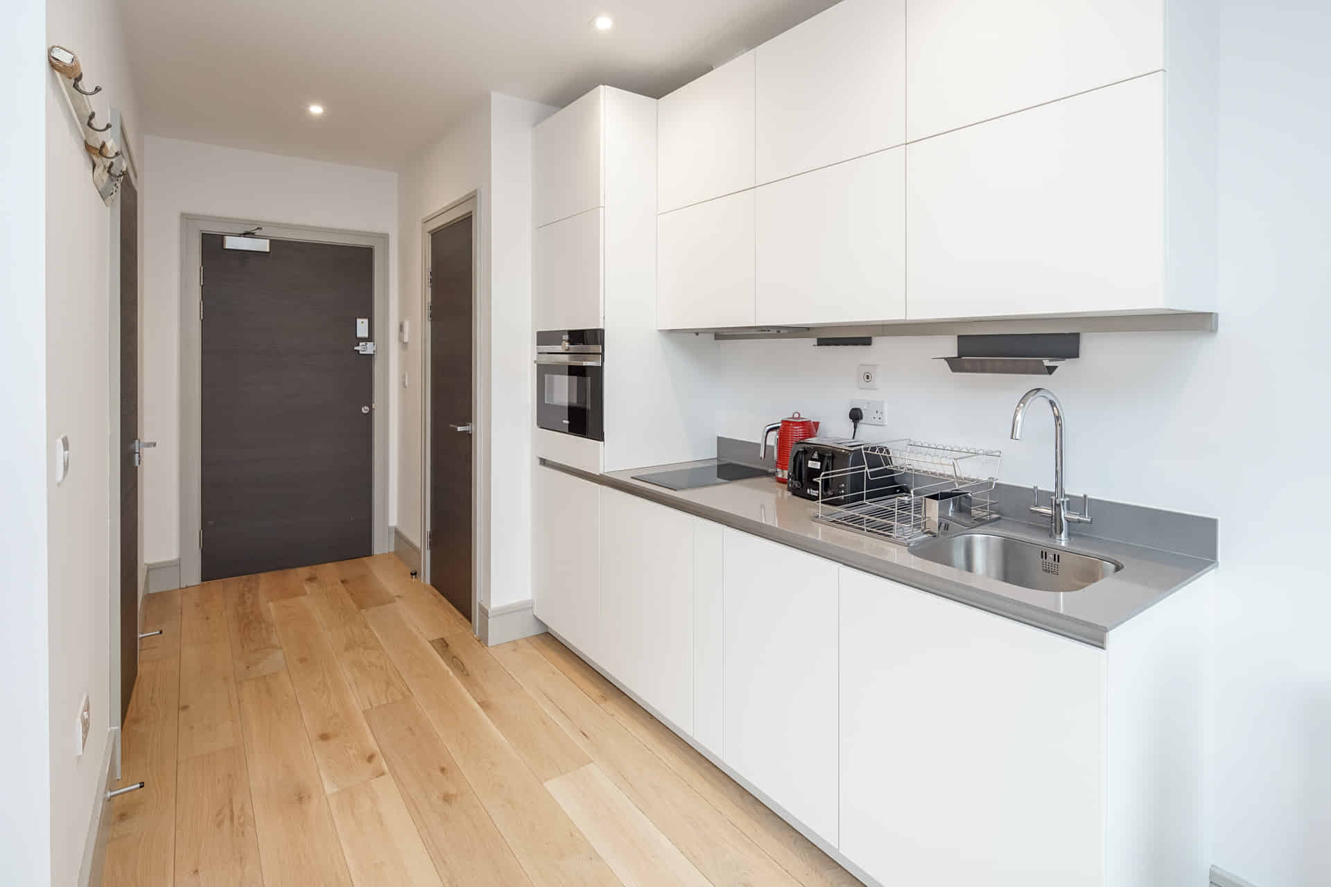 Studio - Bedroom?w=400&h=260&fit=crop&q=40&auto=format&trim=auto