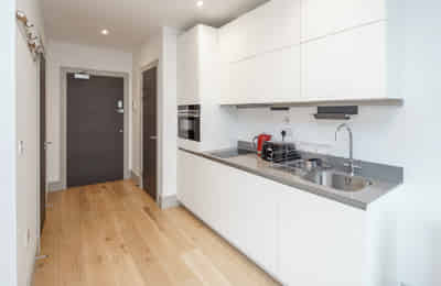 Studio - Bedroom?w=400&h=260&fit=crop&q=40&auto=format&trim=auto