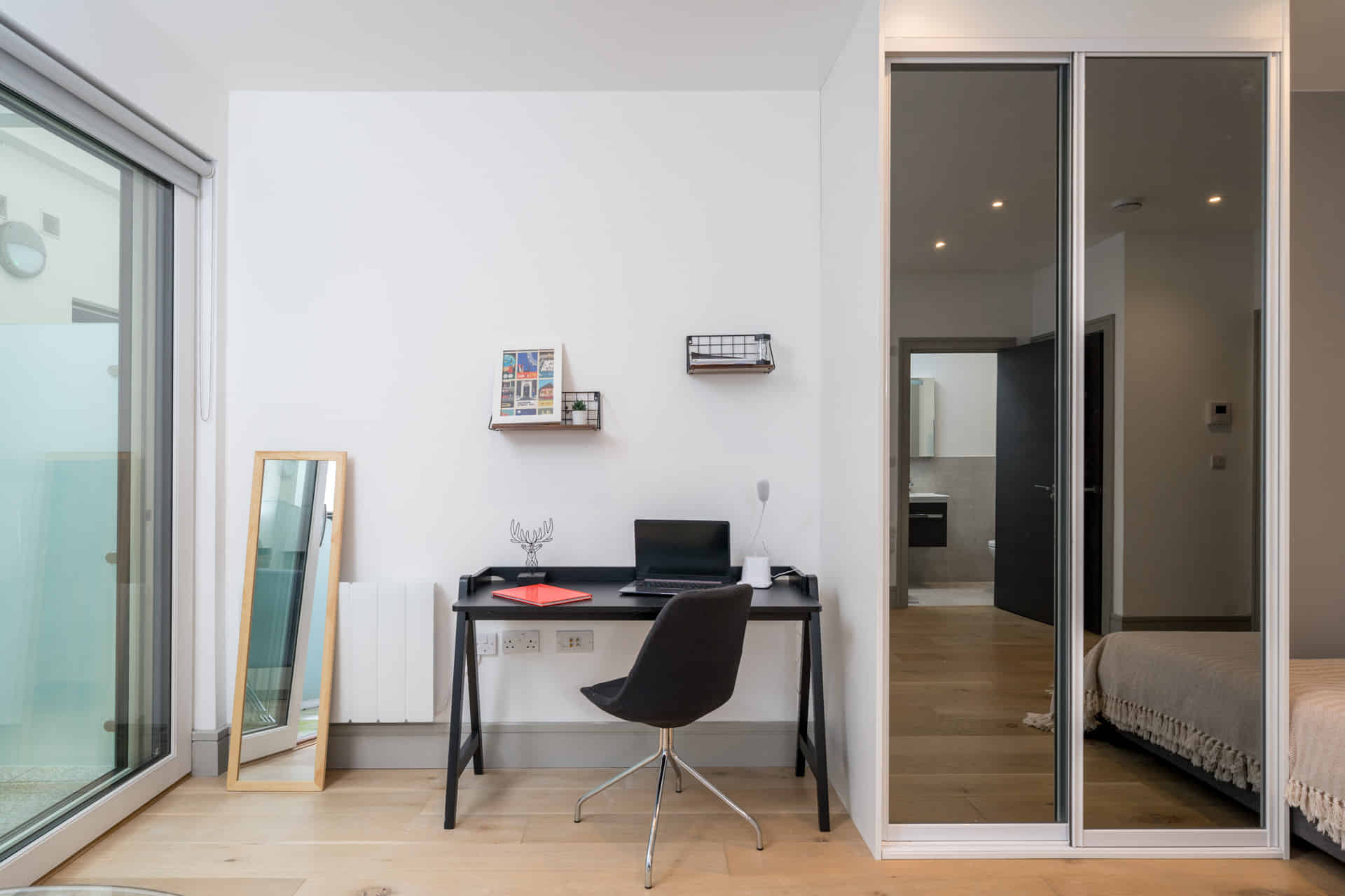 Studio Apartment, 69 Lawrence Road, London N15 4FZ (Studio 2) - London, England, United Kingdom - Studio Flat - Amenities