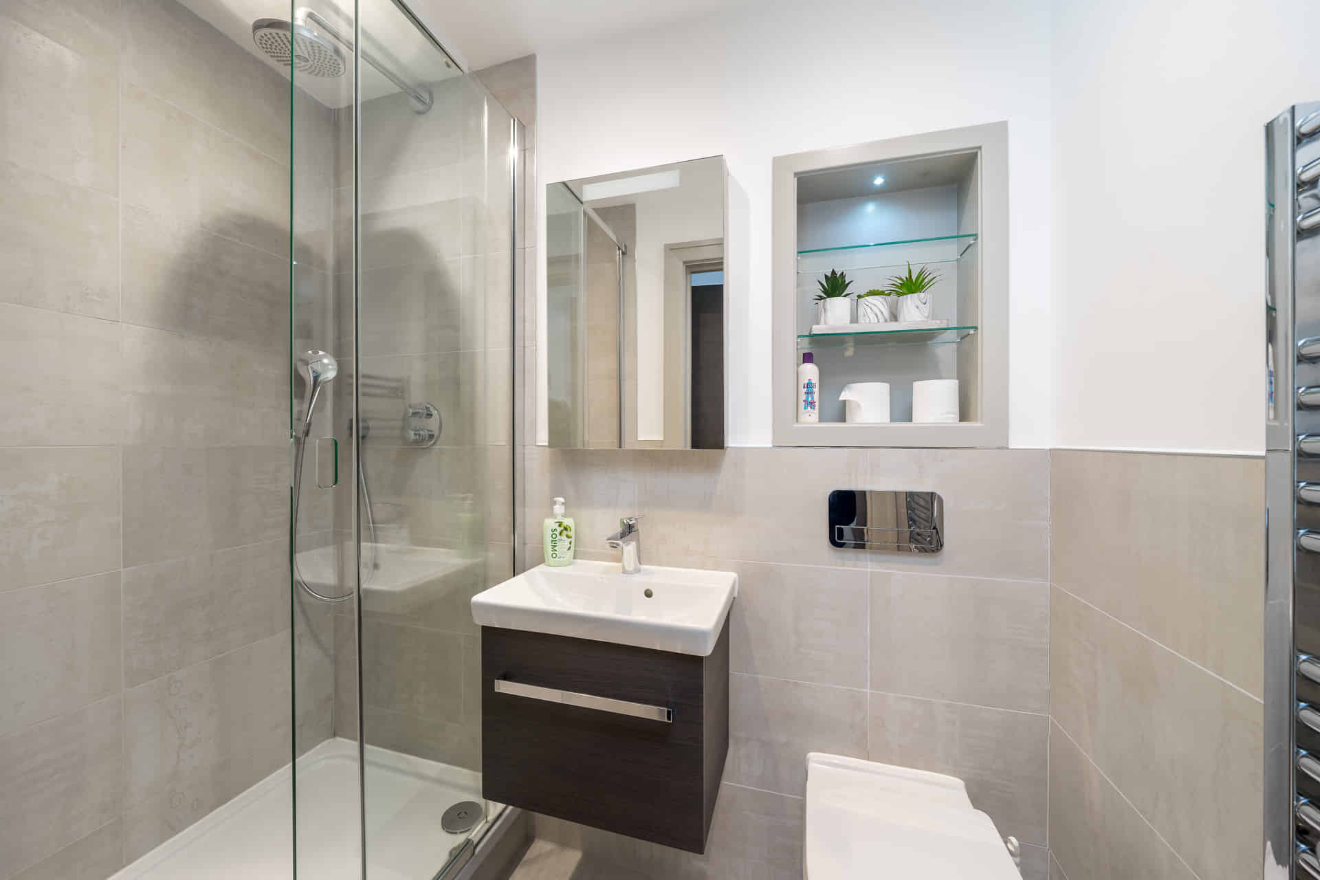 3 Bedroom Apartment - Bedroom?w=400&h=260&fit=crop&q=40&auto=format&trim=auto