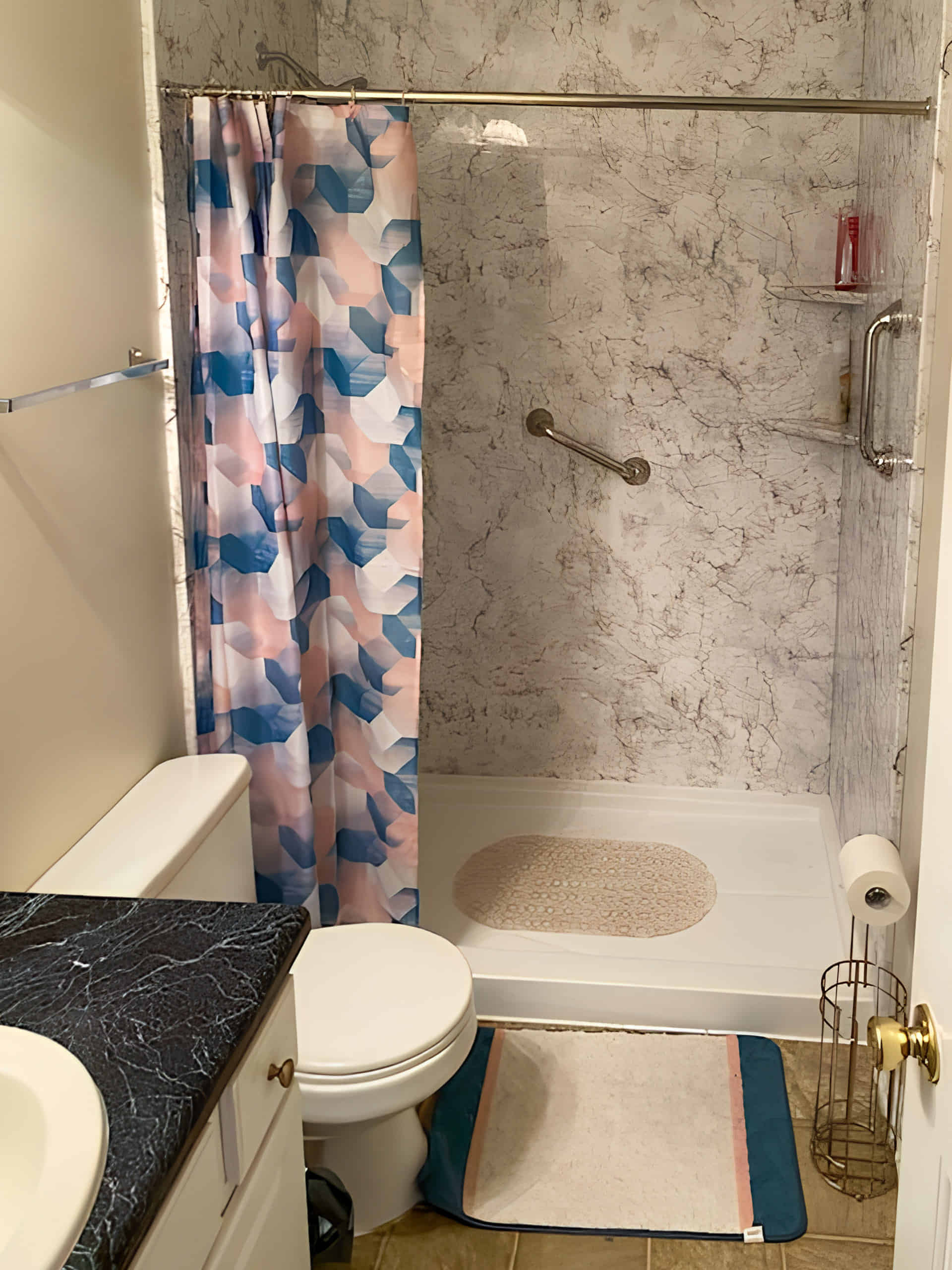Room in a 9 Bedroom Apartment, GA 30349 - Atlanta, Georgia, United States - Bathroom