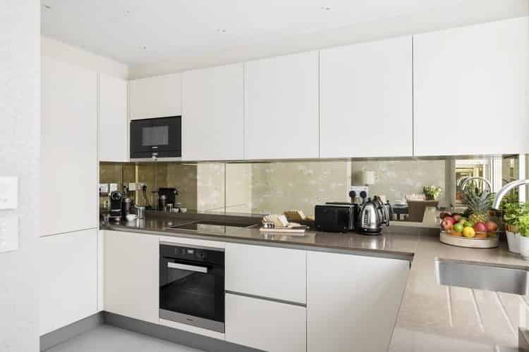 Kitchen?w=400&h=260&fit=crop&q=40&auto=format&trim=auto