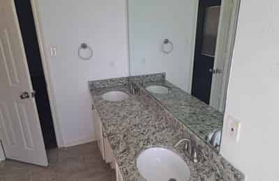 Room in a 5 Bedroom Apartment, TX 76108 - Dallas, Texas, United States - Bathroom
