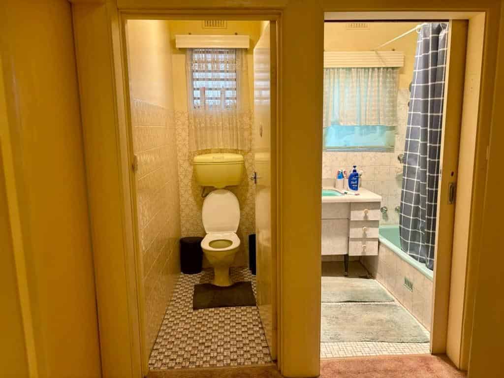 Exterior?w=400&h=260&fit=crop&q=40&auto=format&trim=auto