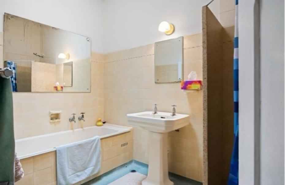 Room in a 7 Bedroom Apartment, 32 Godfrey Terrace, Leabrook, City of Burnside, 5068 (Room 2) - Adelaide, South Australia, Australia - Room 6 - Bathroom