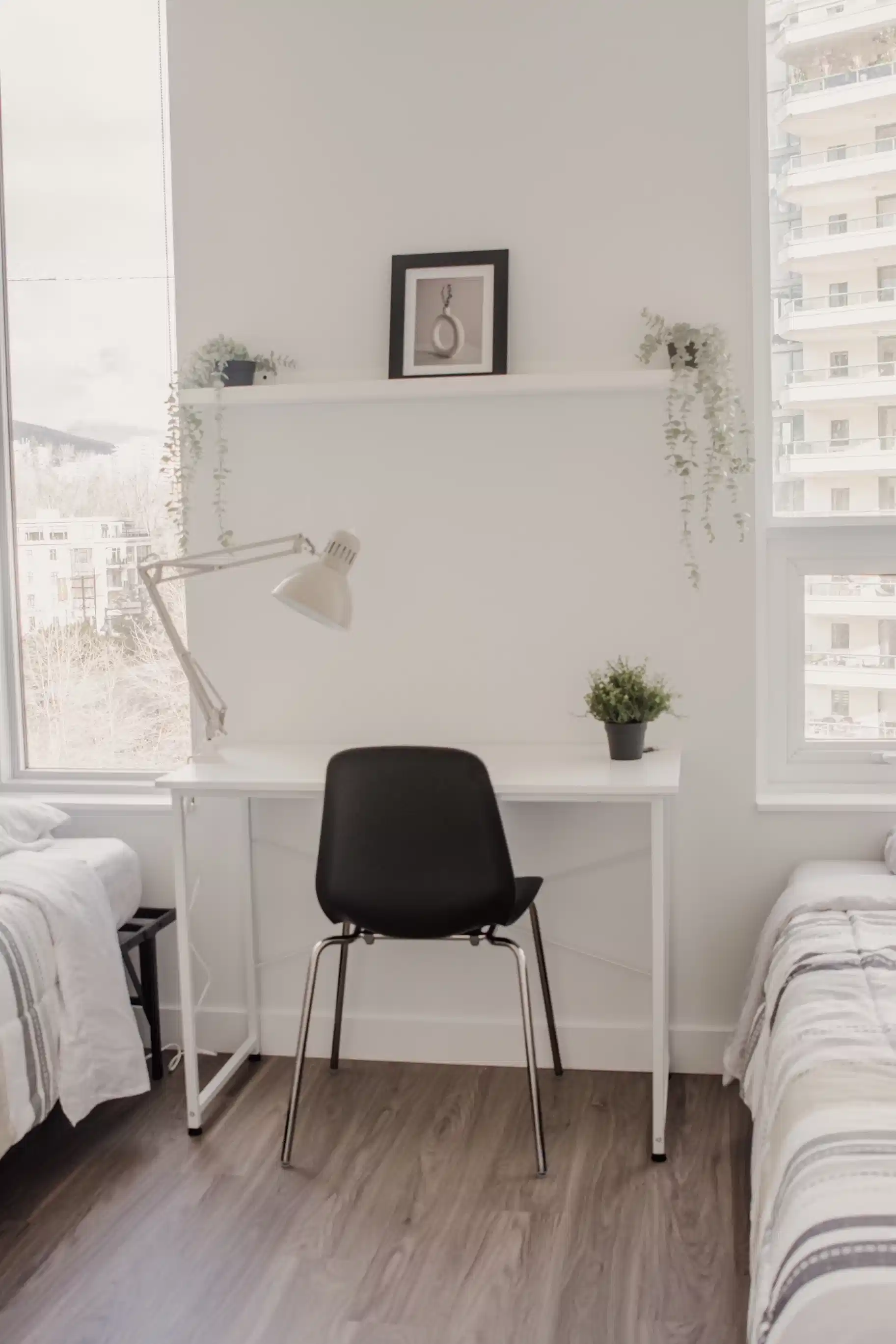 Exterior?w=400&h=260&fit=crop&q=40&auto=format&trim=auto