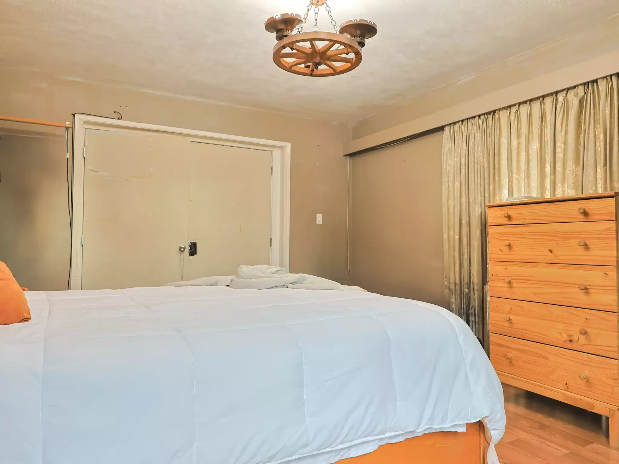 Exterior?w=400&h=260&fit=crop&q=40&auto=format&trim=auto