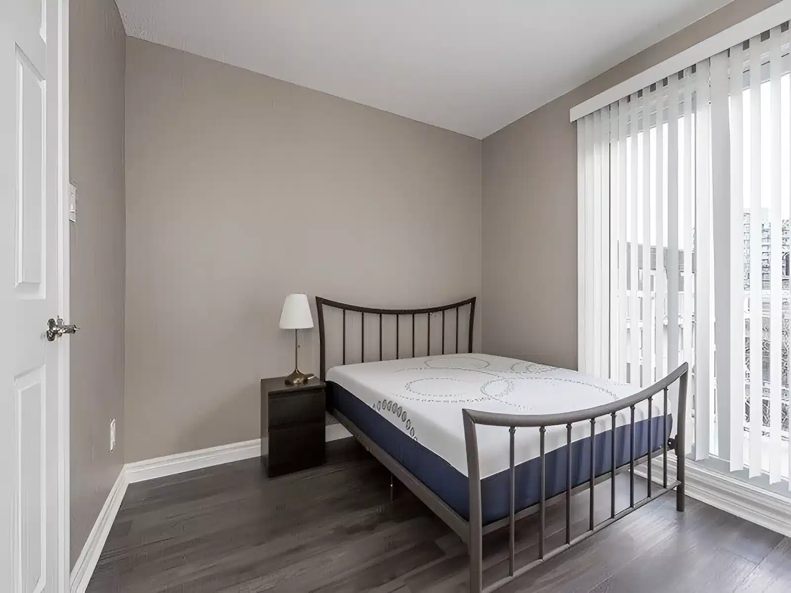 Kitchen?w=400&h=260&fit=crop&q=40&auto=format&trim=auto