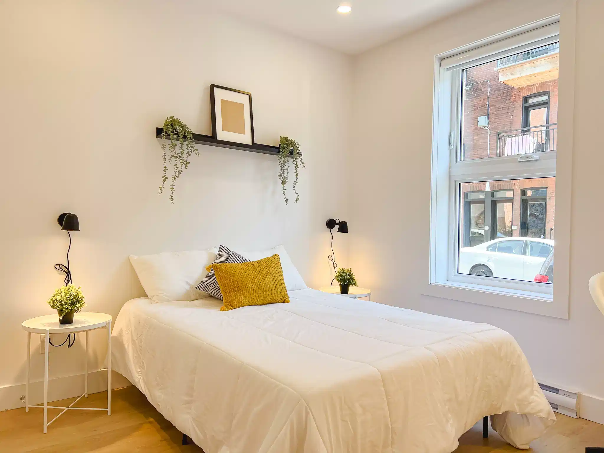 Exterior?w=400&h=260&fit=crop&q=40&auto=format&trim=auto