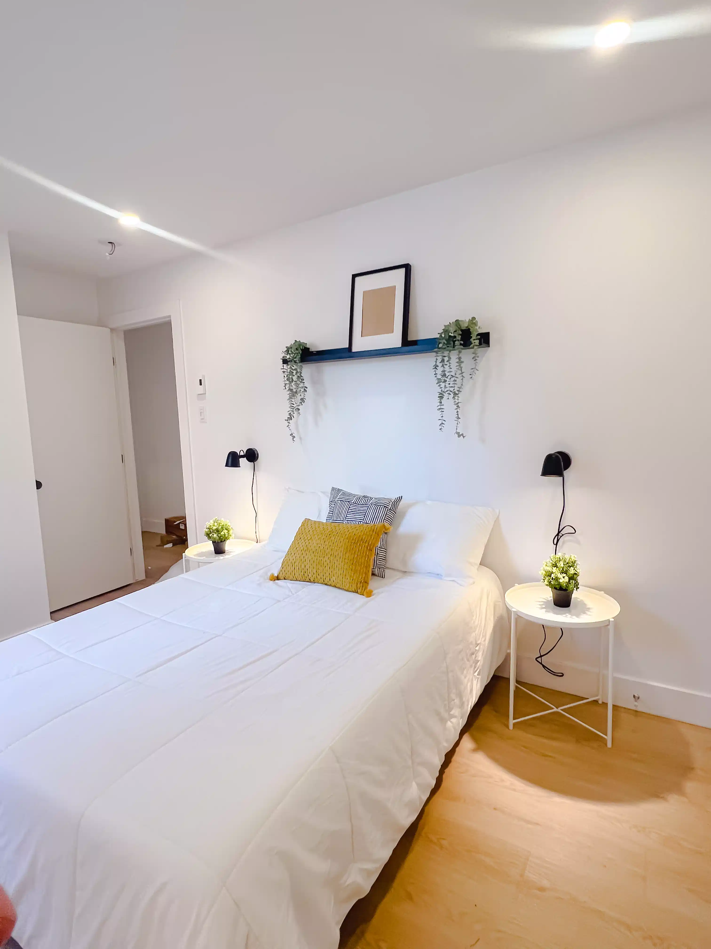 Exterior?w=400&h=260&fit=crop&q=40&auto=format&trim=auto