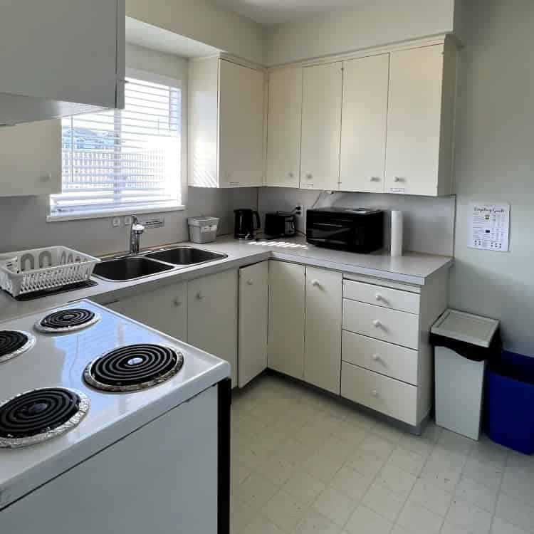 Amenities?w=400&h=260&fit=crop&q=40&auto=format&trim=auto