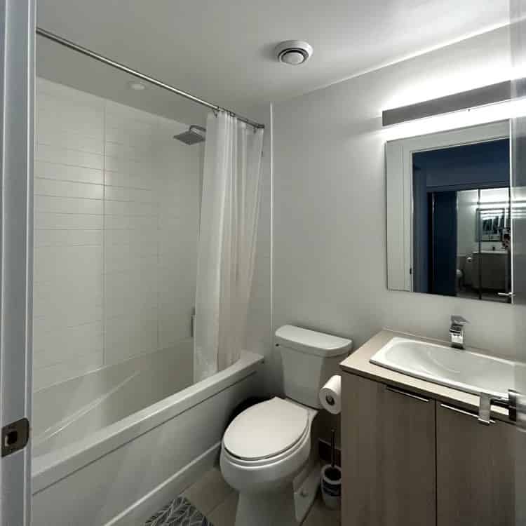 1805 - 501 Yonge St, Toronto - Toronto, Ontario, Canada - Lalitpur Room - Bathroom