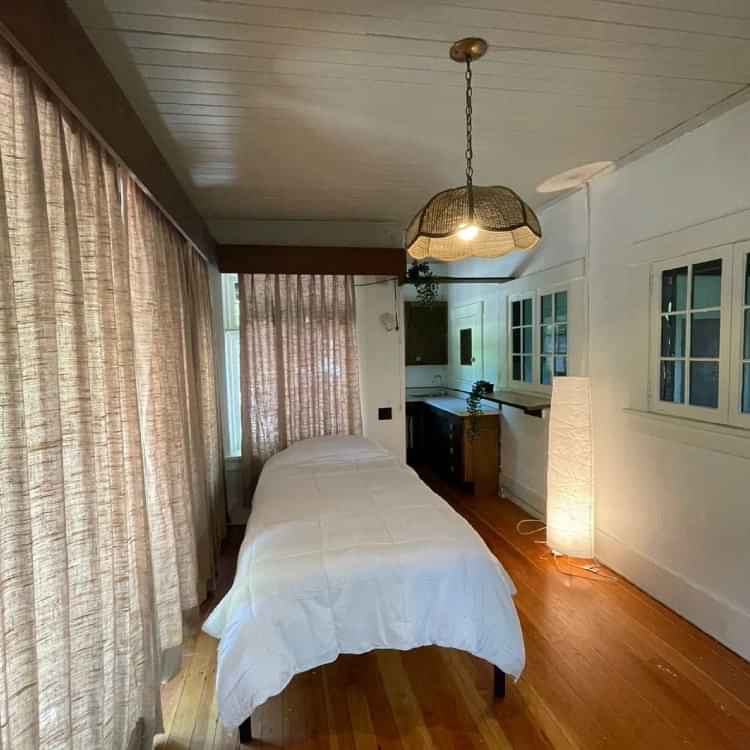 Amenities?w=400&h=260&fit=crop&q=40&auto=format&trim=auto