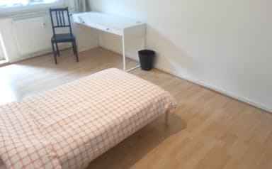 Room 3 - Bedroom?w=400&h=260&fit=crop&q=40&auto=format&trim=auto