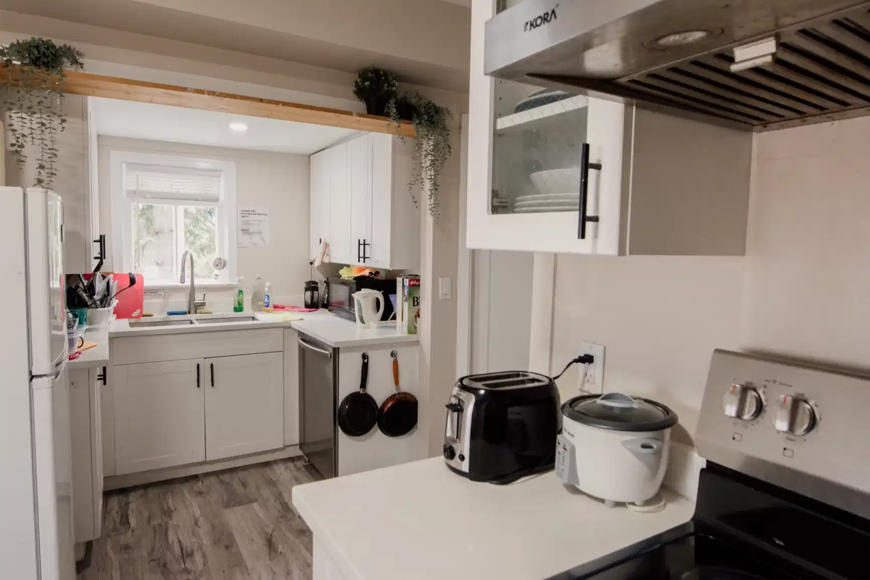 2012 7th Ave, New Westminster - New Westminster, British Columbia, Canada - Kitchen