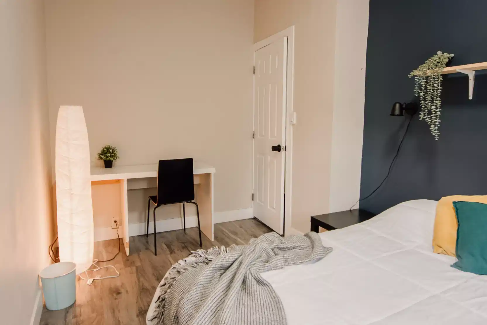 Kitchen?w=400&h=260&fit=crop&q=40&auto=format&trim=auto