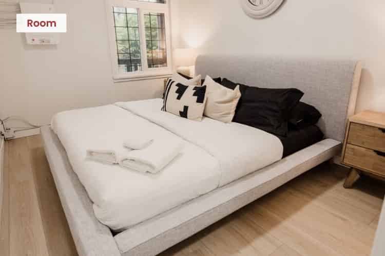 1179 Granville St, Vancouver - Vancouver, Canada - Unit 2 - 1179 Granville Room (1 Bed 1 Bath) - Bedroom