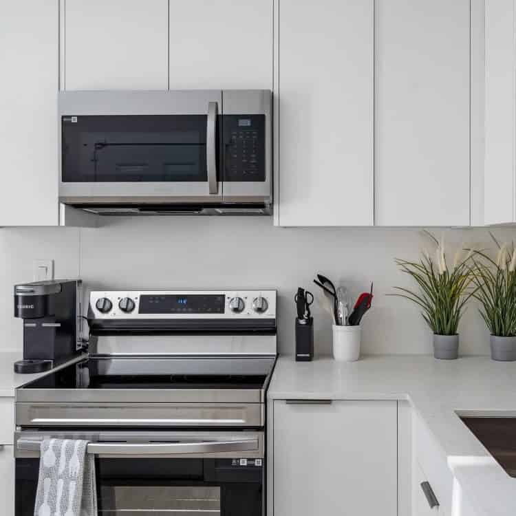 Unit 2 - 1179 Granville Room (1 Bed 1 Bath) - Bedroom?w=400&h=260&fit=crop&q=40&auto=format&trim=auto