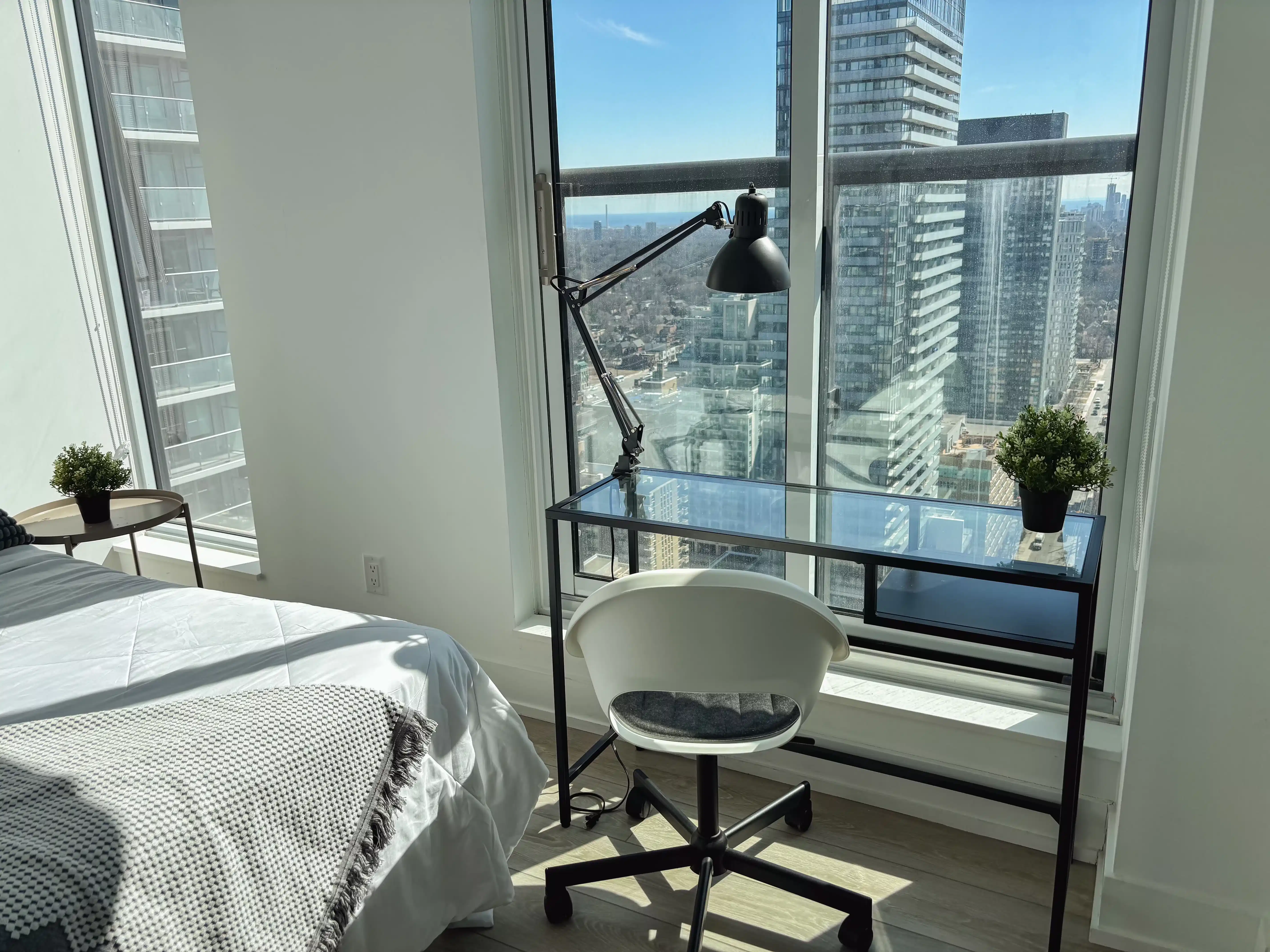 Amenities?w=400&h=260&fit=crop&q=40&auto=format&trim=auto