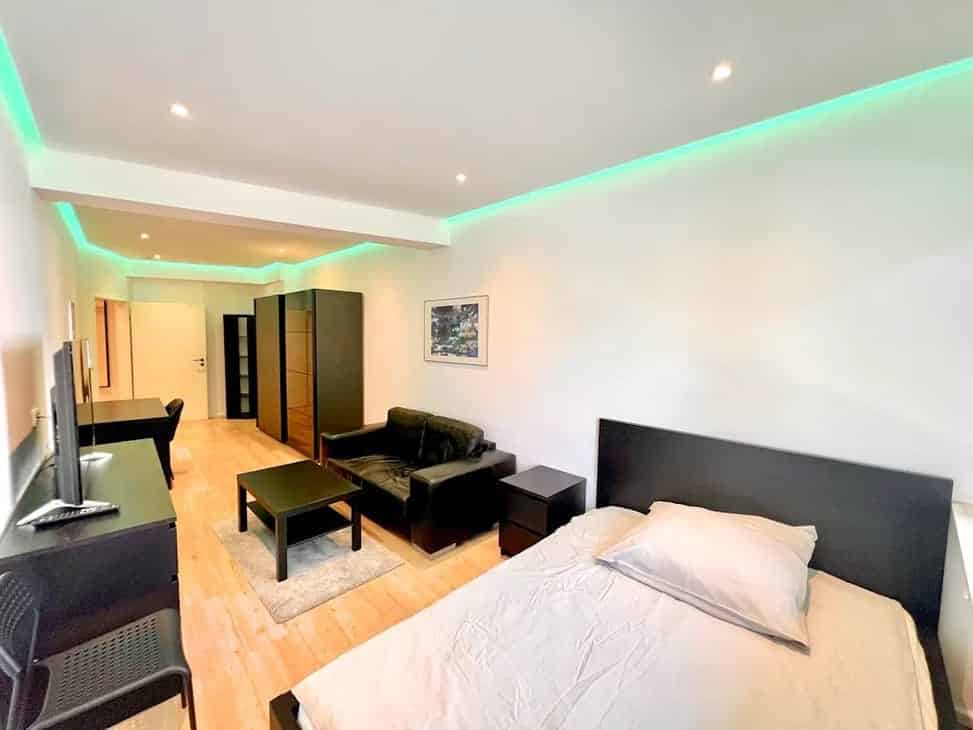 Room 2 - Bedroom?w=400&h=260&fit=crop&q=40&auto=format&trim=auto