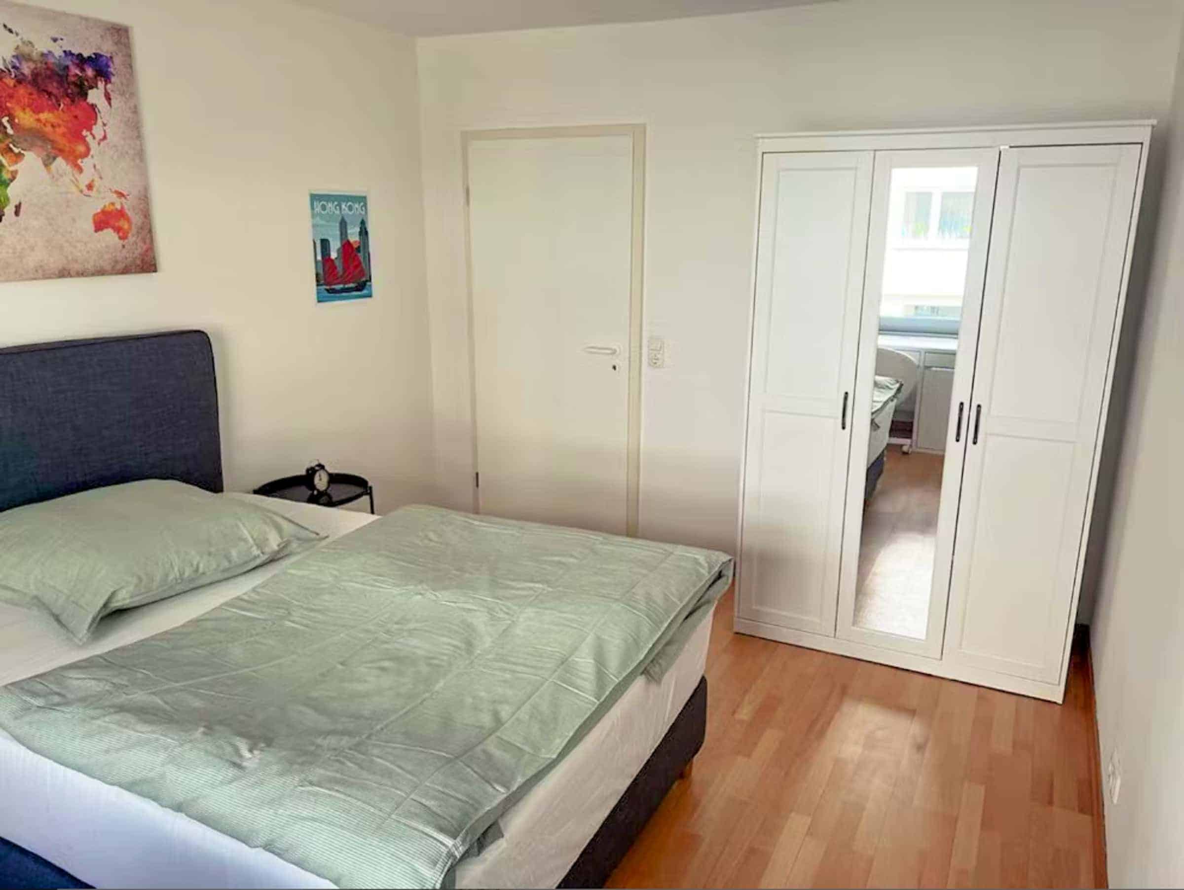 Exterior?w=400&h=260&fit=crop&q=40&auto=format&trim=auto