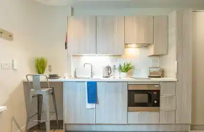 Amenities?w=400&h=260&fit=crop&q=40&auto=format&trim=auto