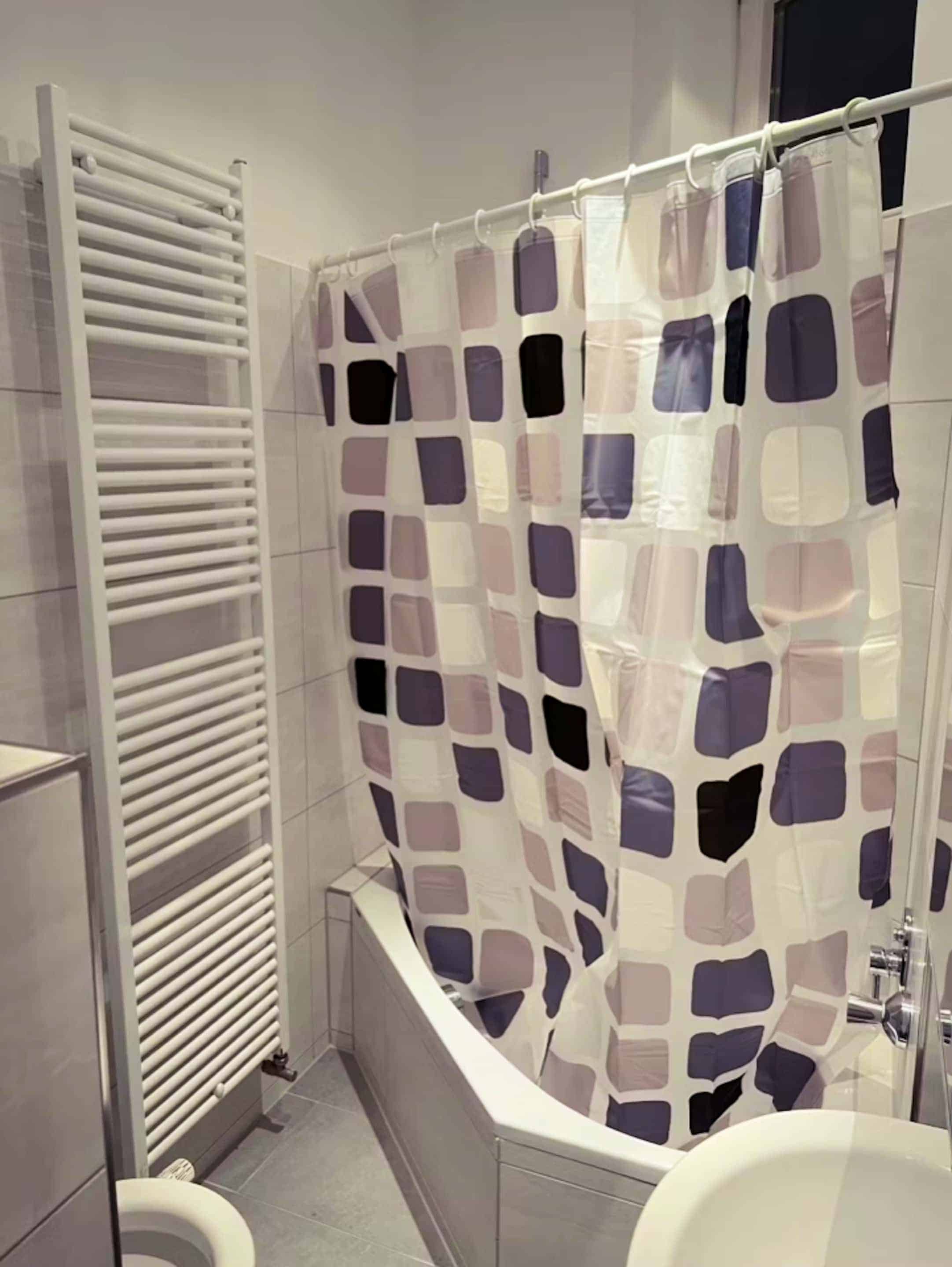 Amenities?w=400&h=260&fit=crop&q=40&auto=format&trim=auto