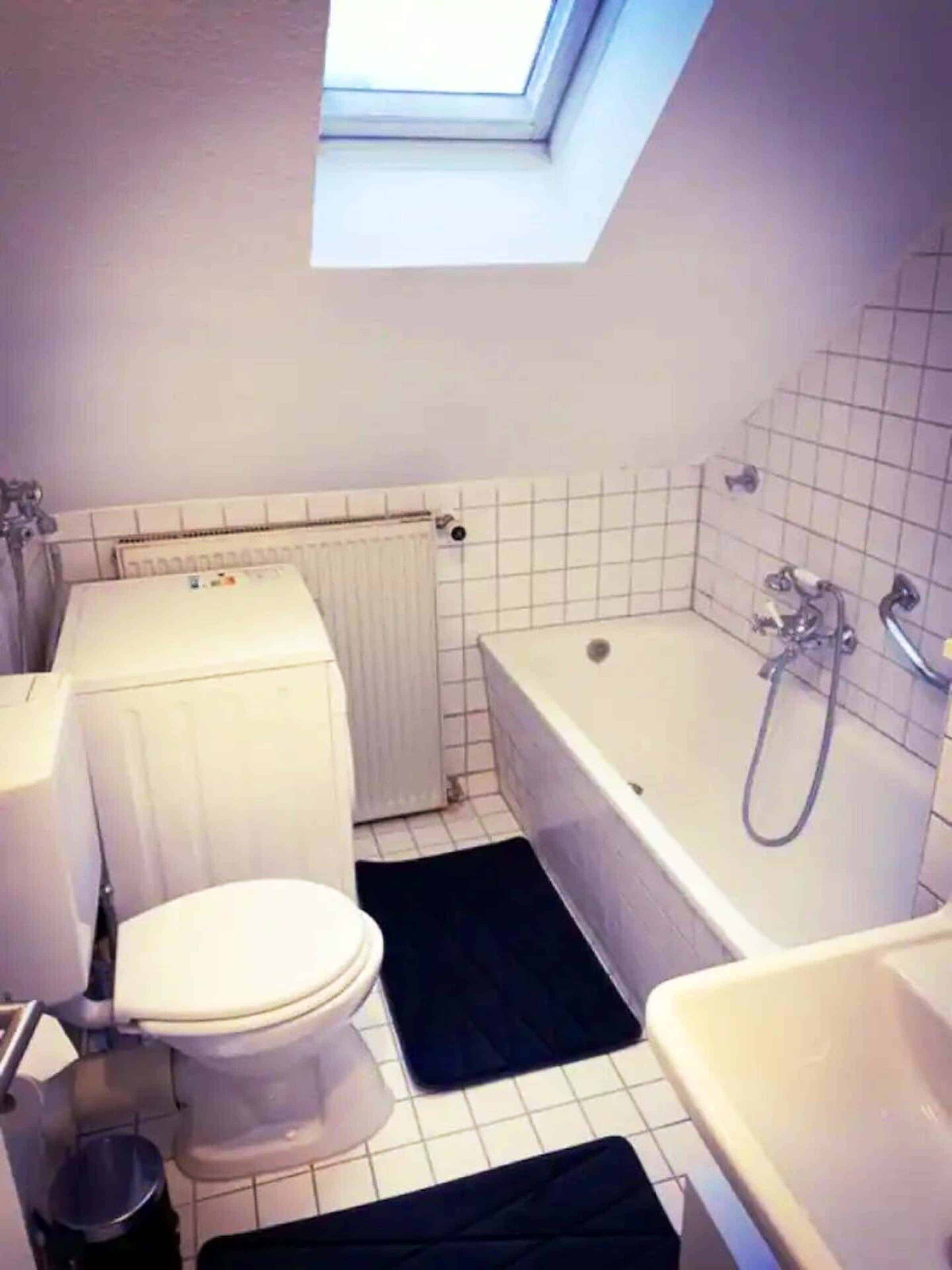 Exterior?w=400&h=260&fit=crop&q=40&auto=format&trim=auto