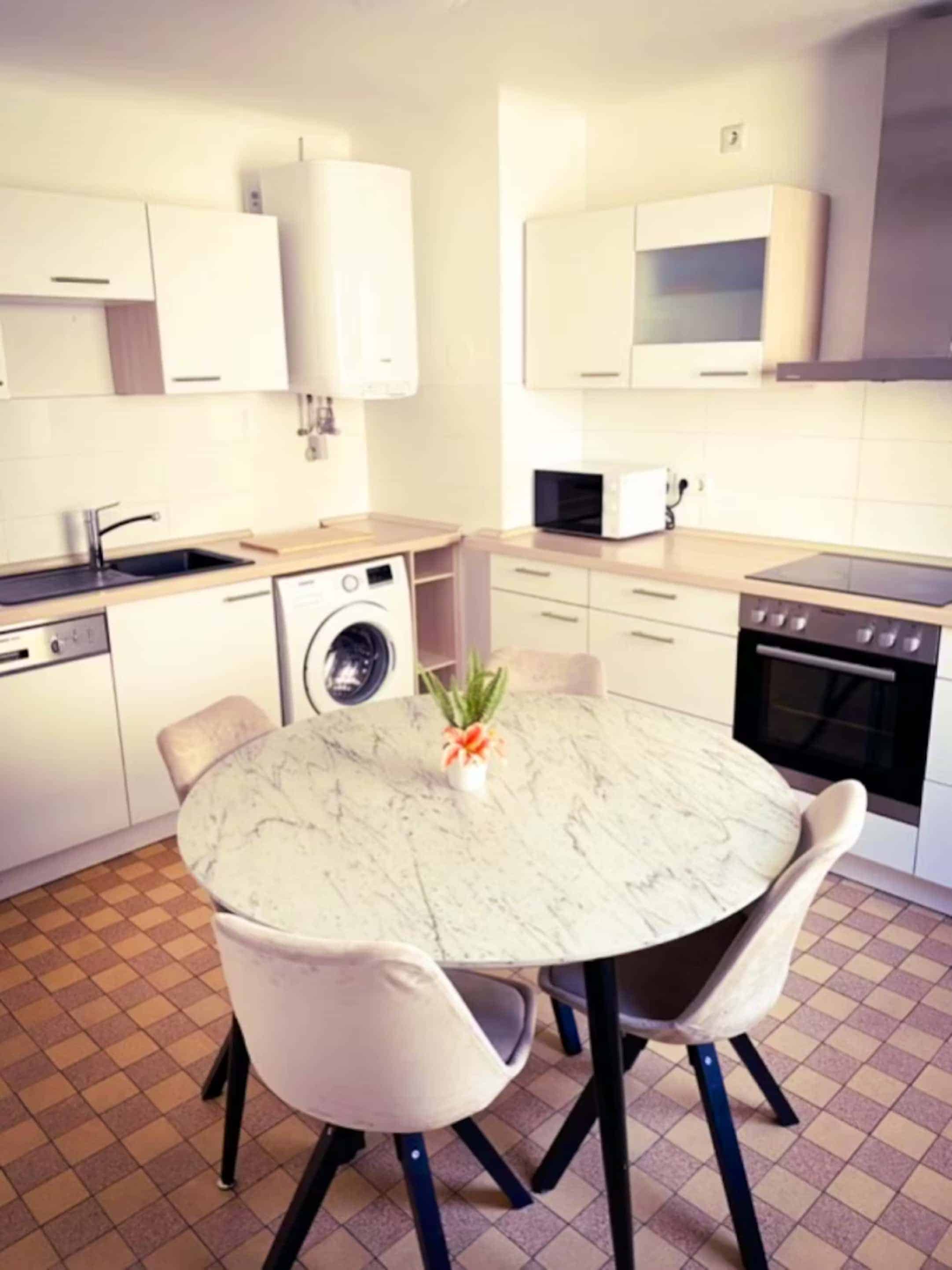 Alte Gasse, Frankfurt - Frankfurt, Germany - Room 1 - Kitchen