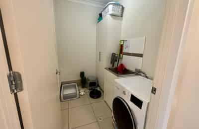 Room in a 5 Bedroom Apartment, 2/1A Pedlar Street, Seaton, City of Charles Sturt, 5023 (Room 3) - Adelaide, South Australia, Australia - Room 2 - Amenities
