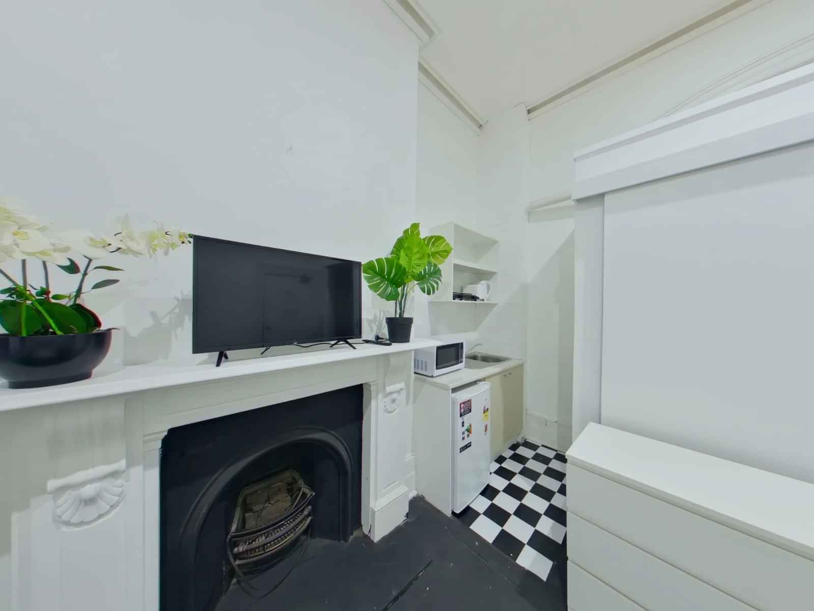 Room 5 (1 Bed) - Bedroom?w=400&h=260&fit=crop&q=40&auto=format&trim=auto