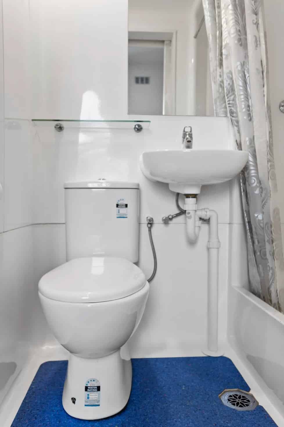 Room 5 (1 Bed) - Bedroom?w=400&h=260&fit=crop&q=40&auto=format&trim=auto