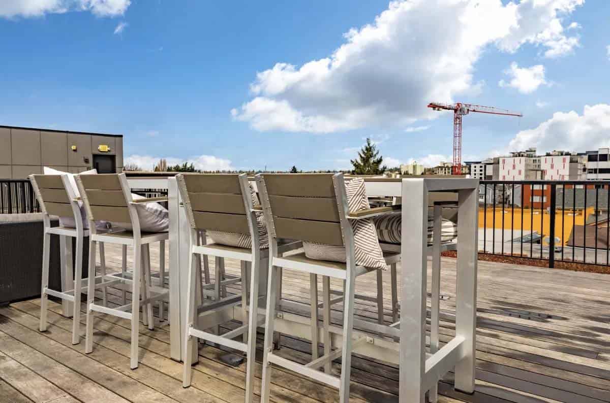 Common Area?w=400&h=260&fit=crop&q=40&auto=format&trim=auto