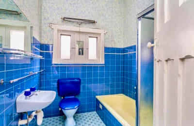 Room in a 5 Bedroom Apartment, 16 Main North Road, City of Prospect, 5082 (Room 3) - Adelaide, South Australia, Australia - Room 2 - Bathroom