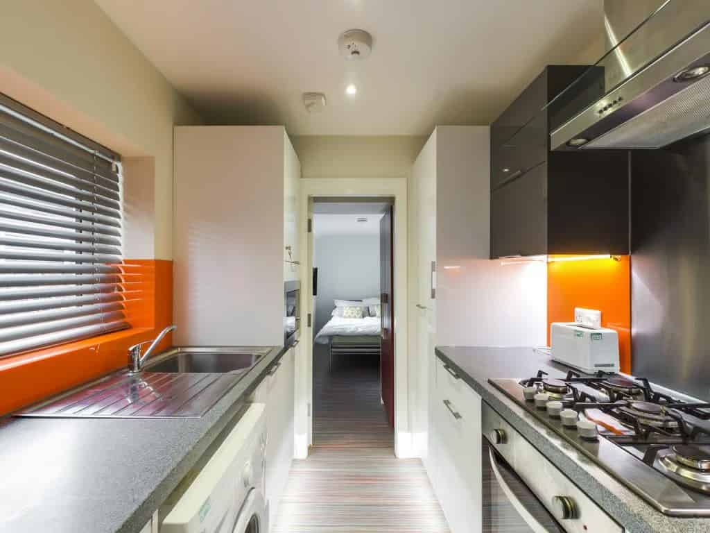 Common Area?w=400&h=260&fit=crop&q=40&auto=format&trim=auto