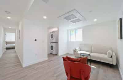 1366 West 35th St, Los Angeles - Los Angeles, California, United States - Room