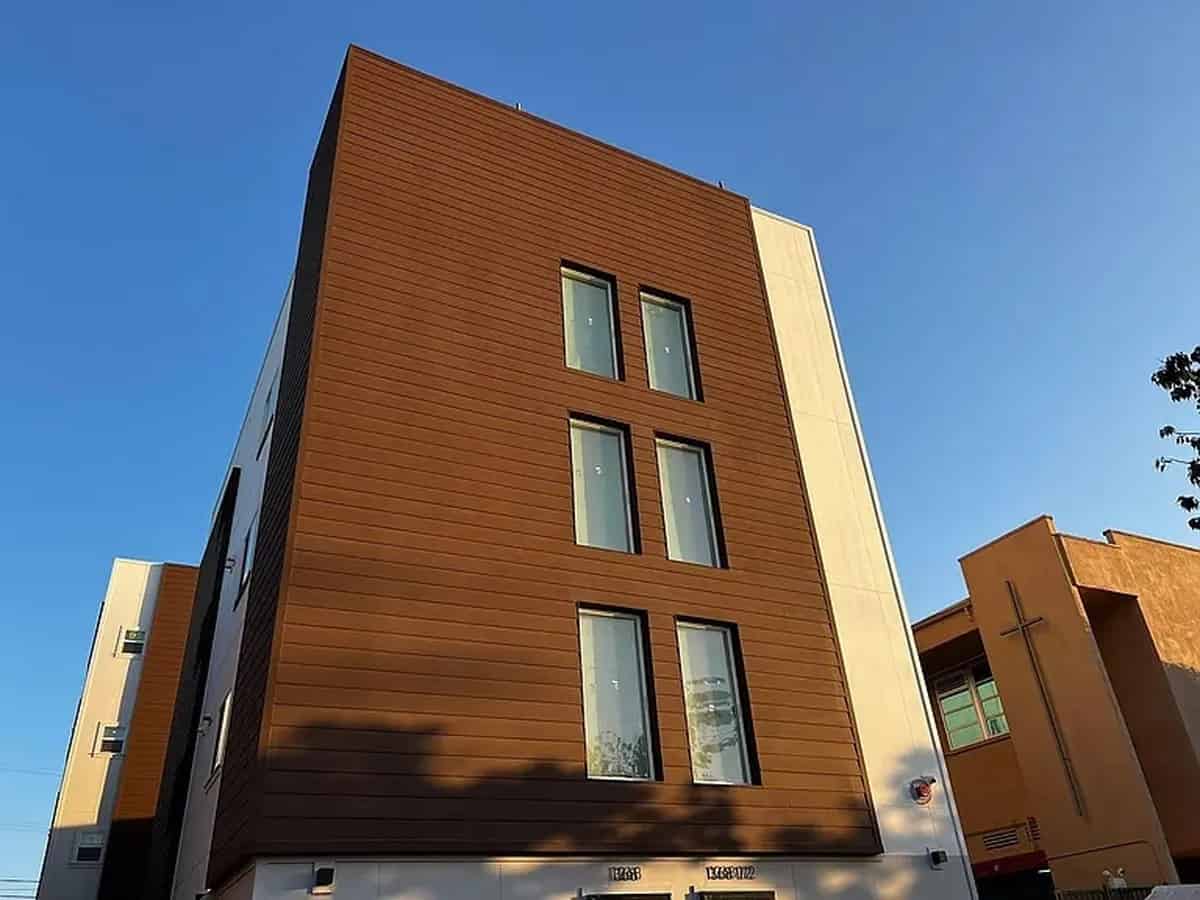 1366 West 35th St, Los Angeles - Los Angeles, California, United States - Exterior