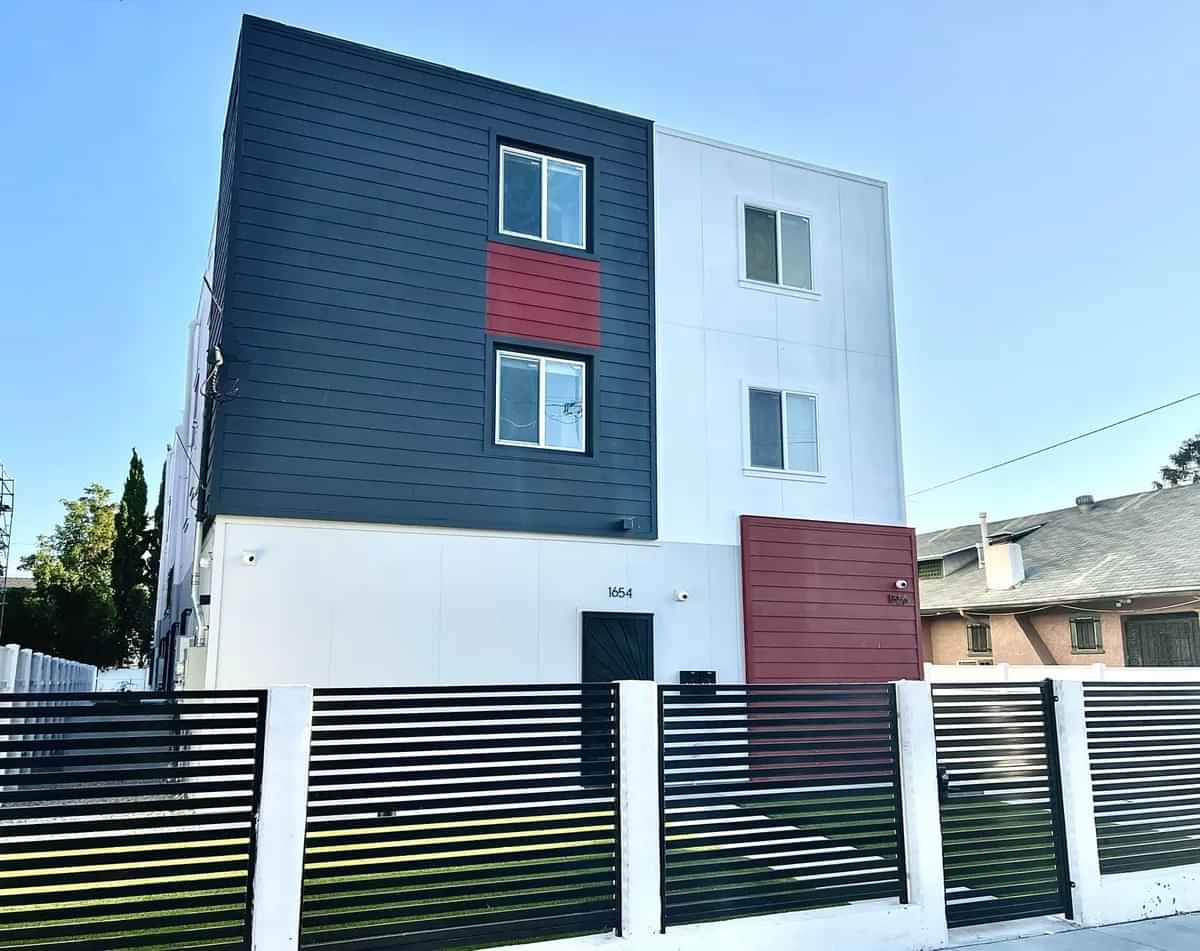 1654 W 35th St, Los Angeles - Los Angeles, California, United States - Exterior