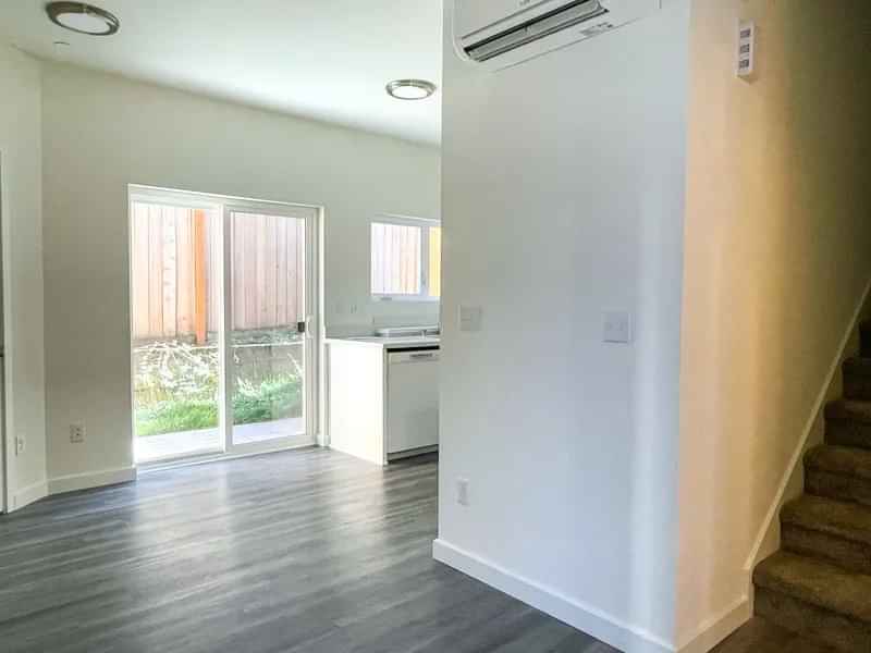 Exterior?w=400&h=260&fit=crop&q=40&auto=format&trim=auto